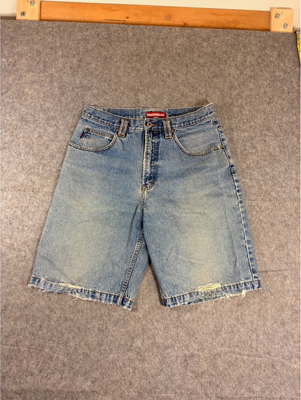 Vintage Unionbay light wash denim cargo shorts Size 34
